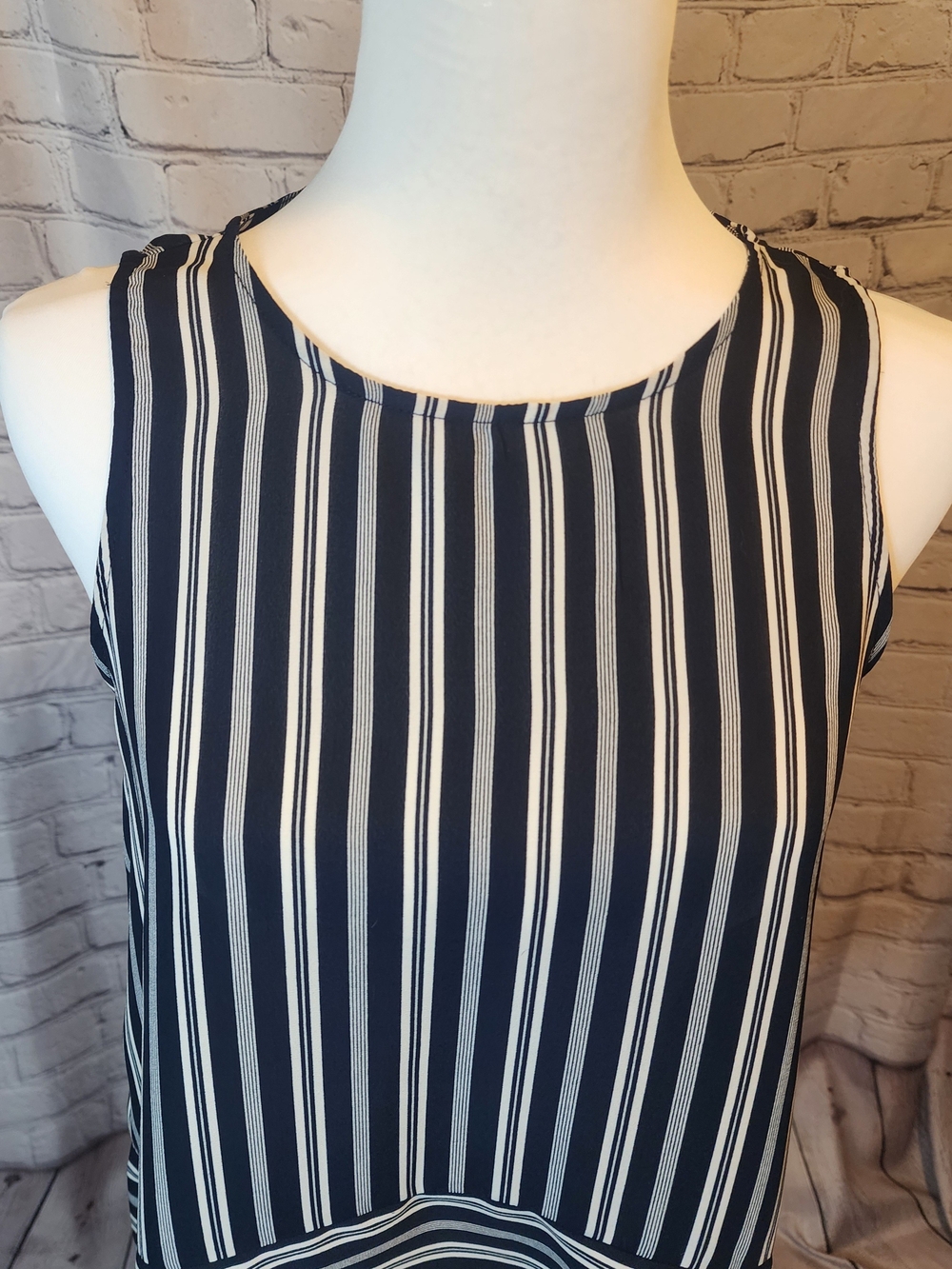 Banana Republic Navy and White Striped Sleeveless Blouse - Picture 3 of 5